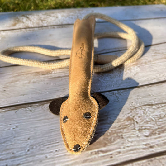 Naturligt legetøj - Mus i ruskind med reb 🐭