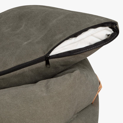 Denjo Dogs - Classic nest, Desert Green med læderdetaljer