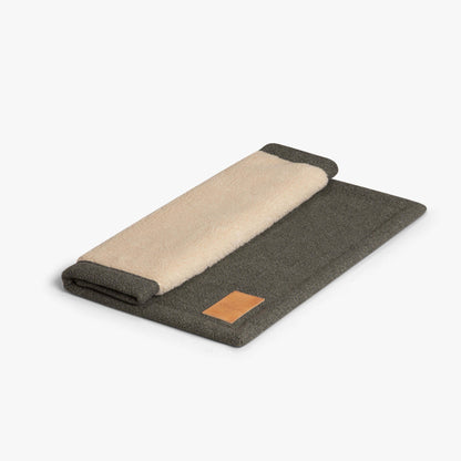 Denjo Dogs - Travel blanket med læderdetaljer, Green